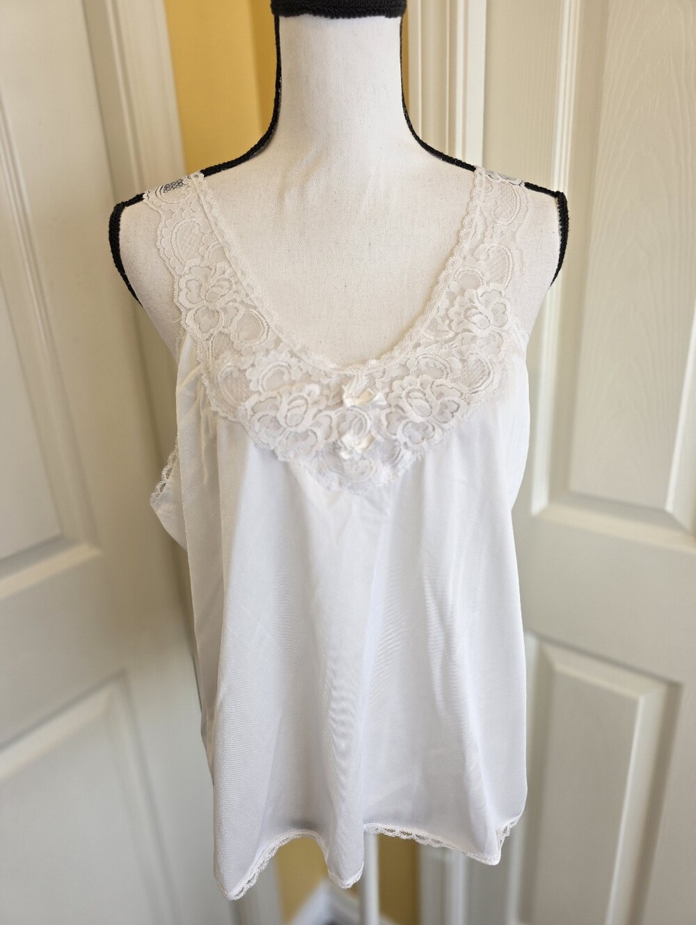 WHITE NYLON LACE CAMI TOP, SIZE 22/24